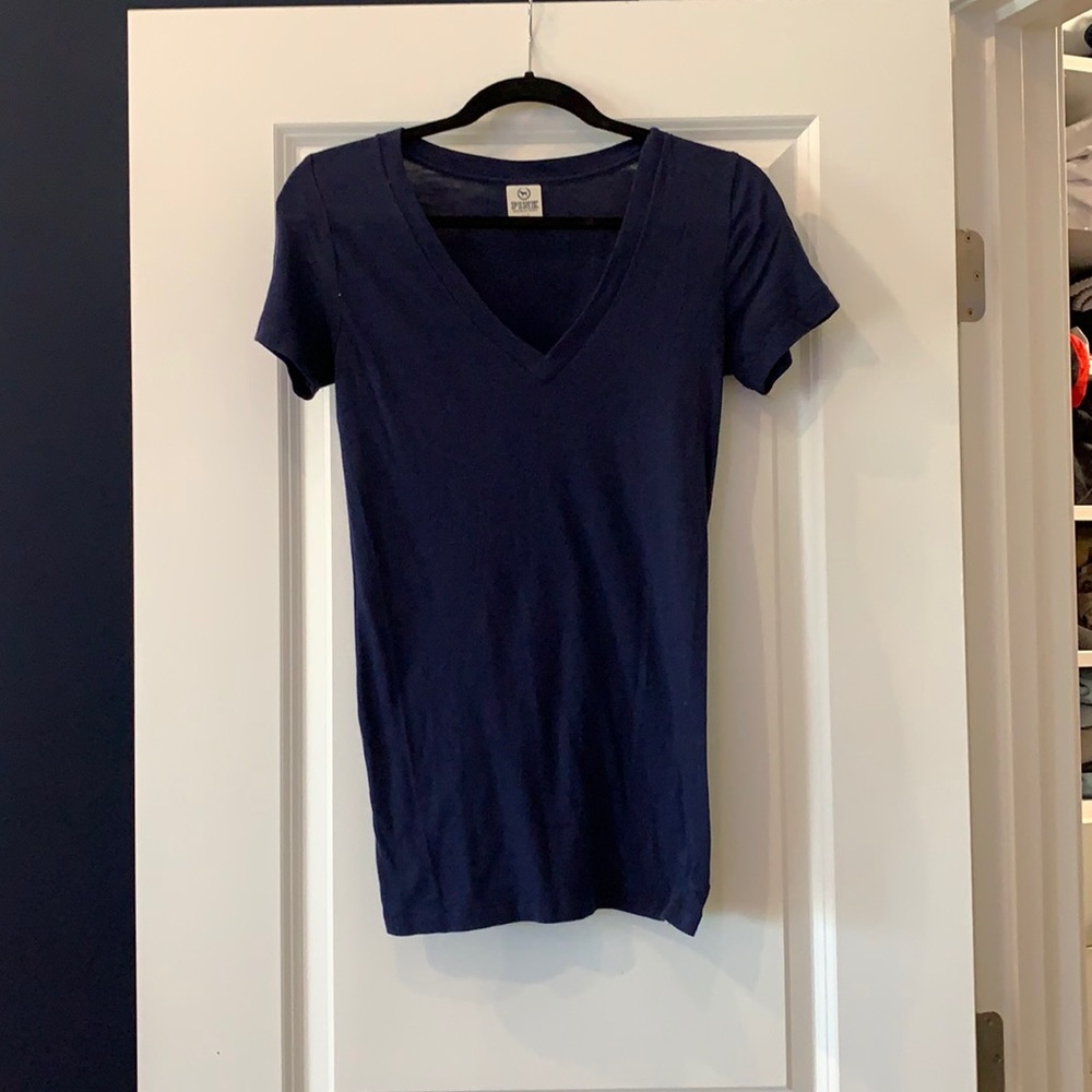 Pink vneck tee navy blue size S